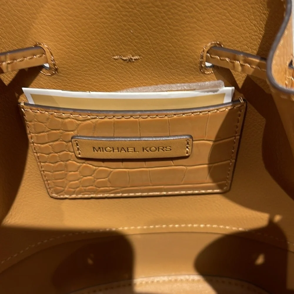 MICHAEL KORS Reed Medium Pebbled Leather Belted Bucket Messenger Satchel Crossb - Picture 9 of 16